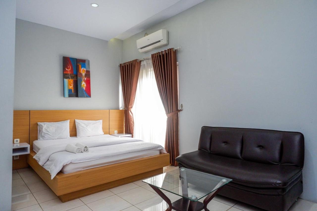 Sans Hotel Absari Yogyakarta Jarakan Экстерьер фото