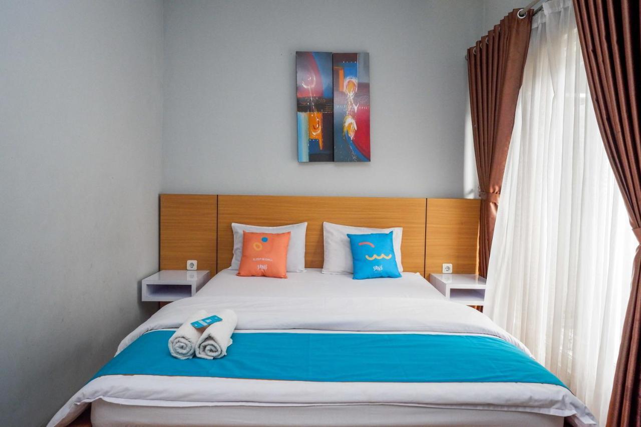 Sans Hotel Absari Yogyakarta Jarakan Экстерьер фото
