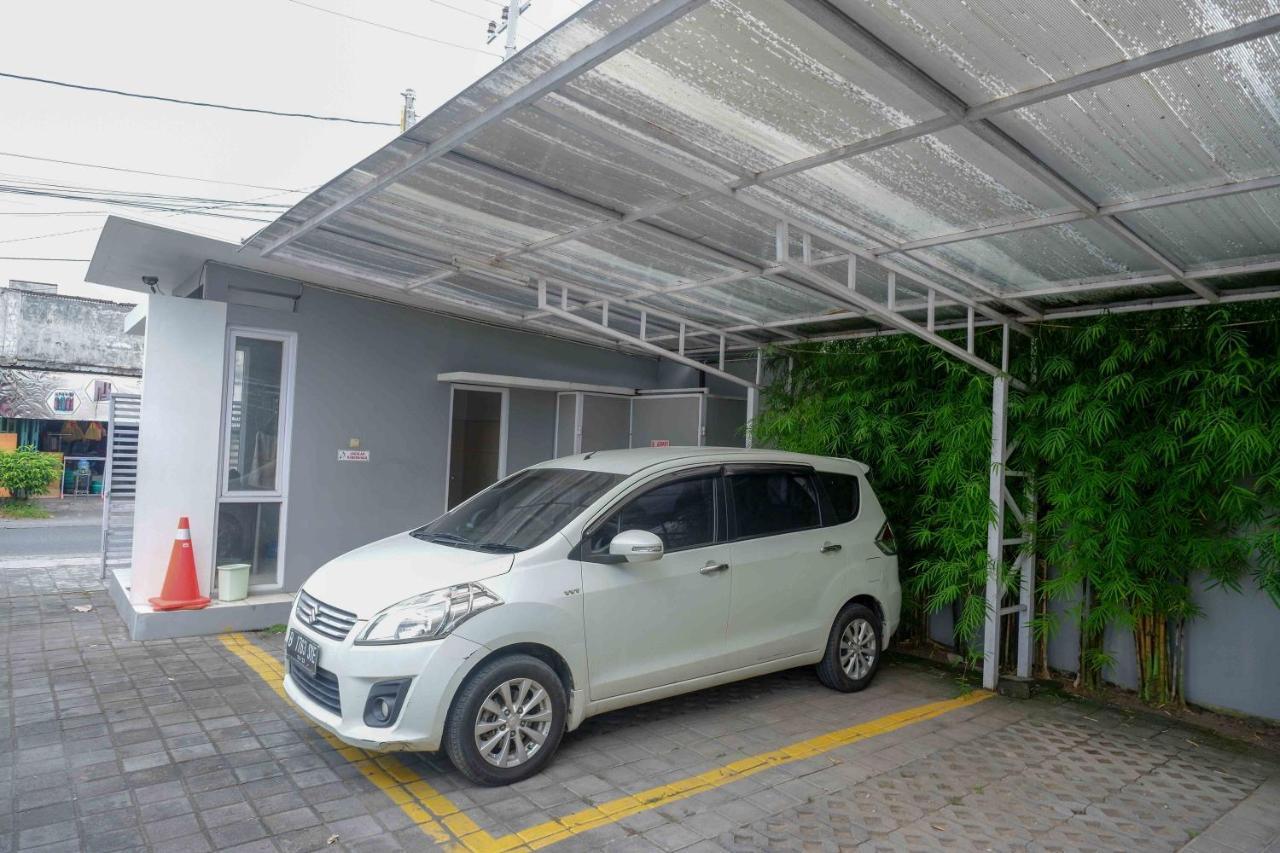 Sans Hotel Absari Yogyakarta Jarakan Экстерьер фото