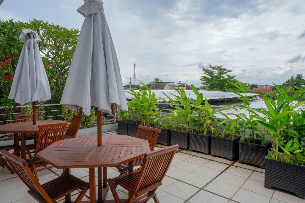 Sans Hotel Absari Yogyakarta Jarakan Экстерьер фото