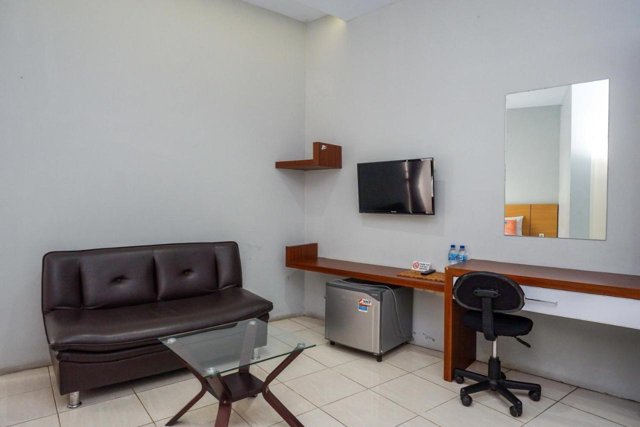 Sans Hotel Absari Yogyakarta Jarakan Экстерьер фото