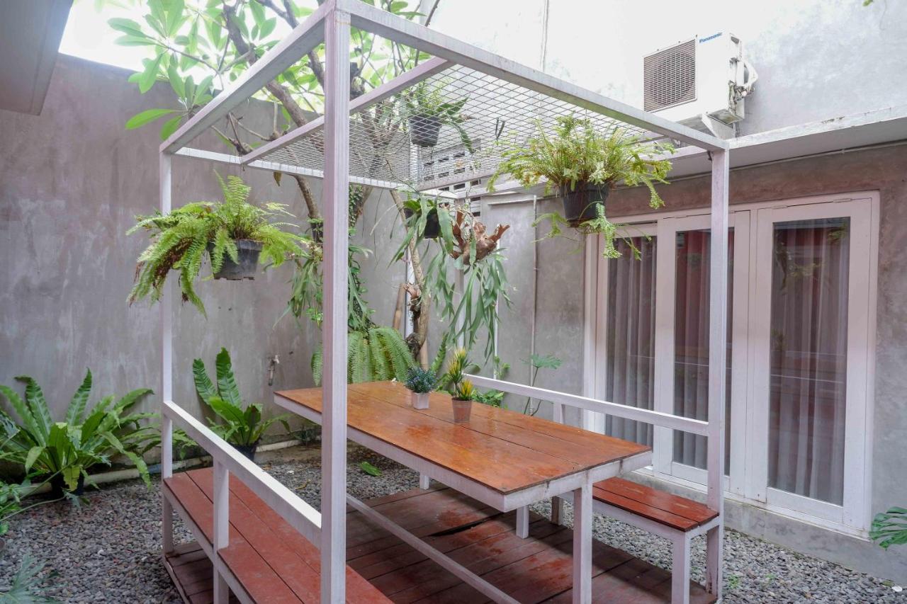 Sans Hotel Absari Yogyakarta Jarakan Экстерьер фото