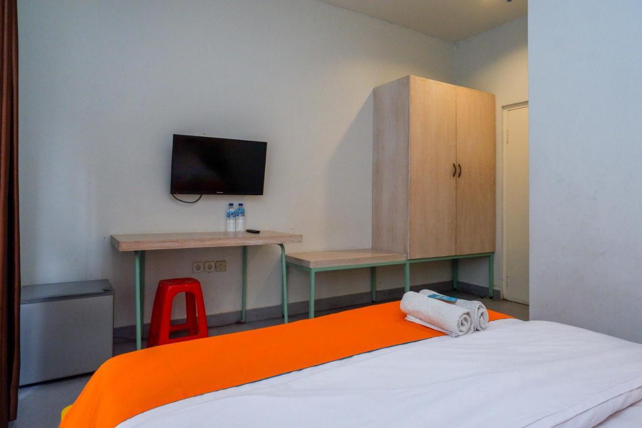 Sans Hotel Absari Yogyakarta Jarakan Экстерьер фото