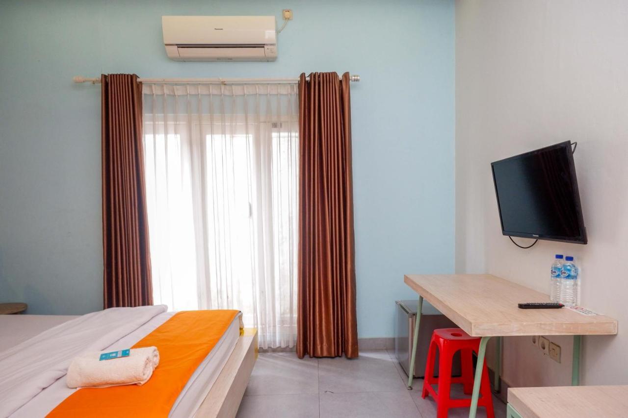 Sans Hotel Absari Yogyakarta Jarakan Экстерьер фото
