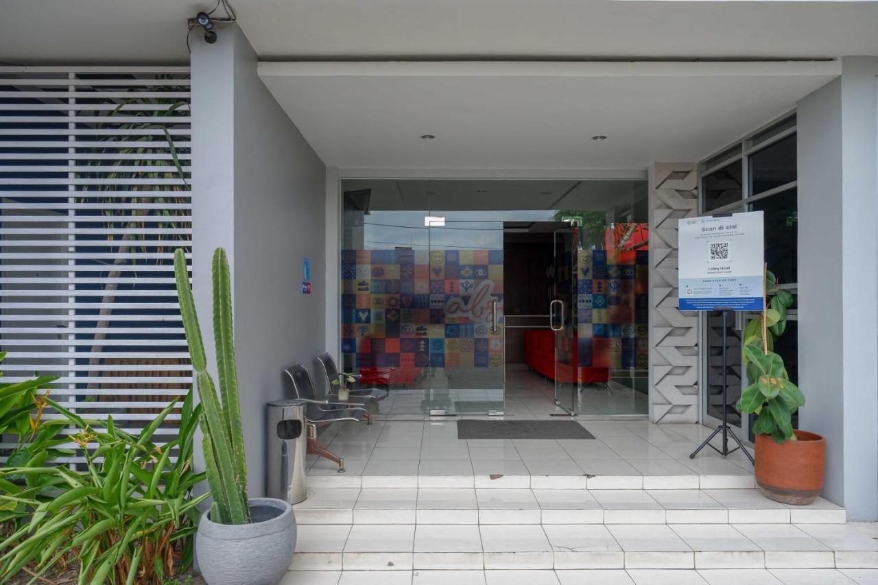 Sans Hotel Absari Yogyakarta Jarakan Экстерьер фото